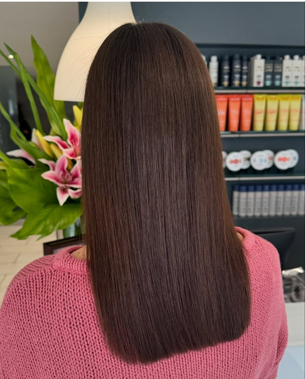 Woman with classic mocha brown hair 